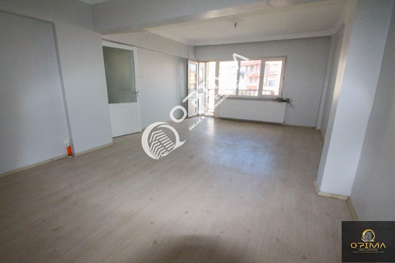 OPİMA EMLA'TAN HALİTPAŞA MAHALLESİNDE &Ccedil;ARŞI MERKEZDE KİRALIK 2+1 DAİRE