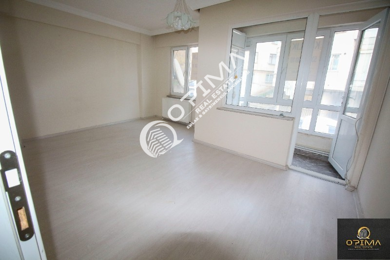 OPİMA EMLAK'TAN HALİTPAŞA MAHALLESİNDE TADİLATI YAPILMIŞ KİRALIK 2+1 DAİRE