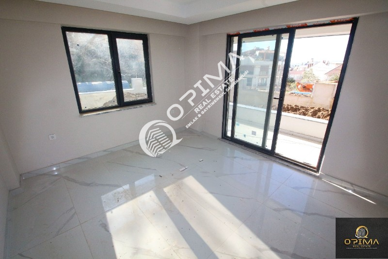 OPİMA EMLAK'TAN OCAKLAR MAHALLESİNDE SIFIR YAŞINDA BAH&Ccedil;E KULLANIM ALANINA SAHİP SATILIK 1+1 DAİRE